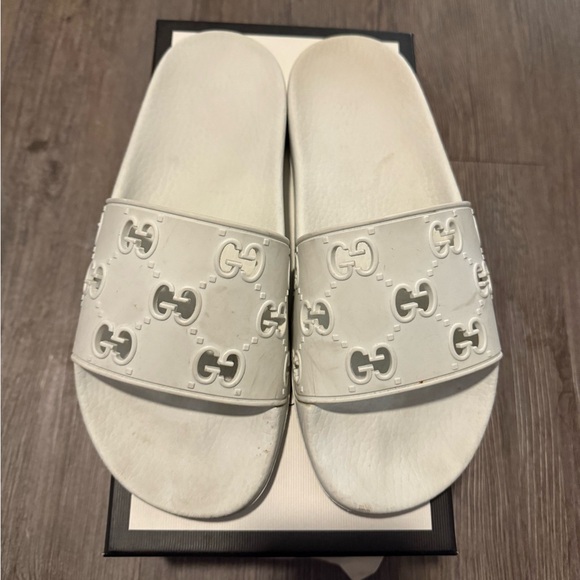 Gucci White Sandals with Minimalist Design - Picture 1 of 5